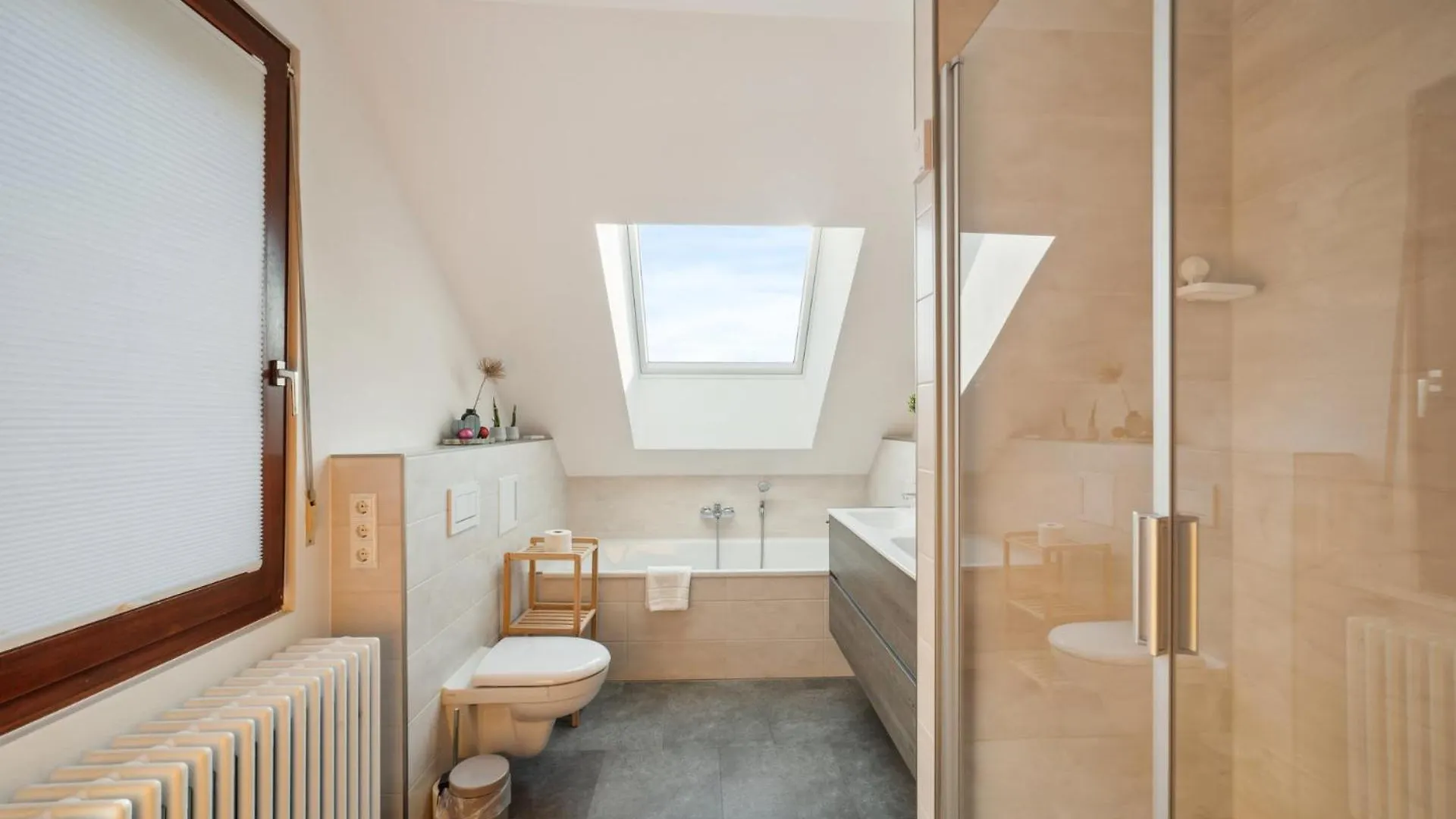 Sali Homes K39 Monte-Carlo -Spacious 6-Bedroom Apartment With Terrace And Garden Views In Bayreuth Ideal For Groups